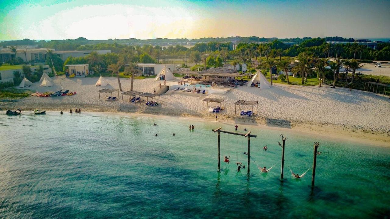 Nurai Island, Saadiyat Abu Dhabi Exterior foto Aerial view of the beach at the resort